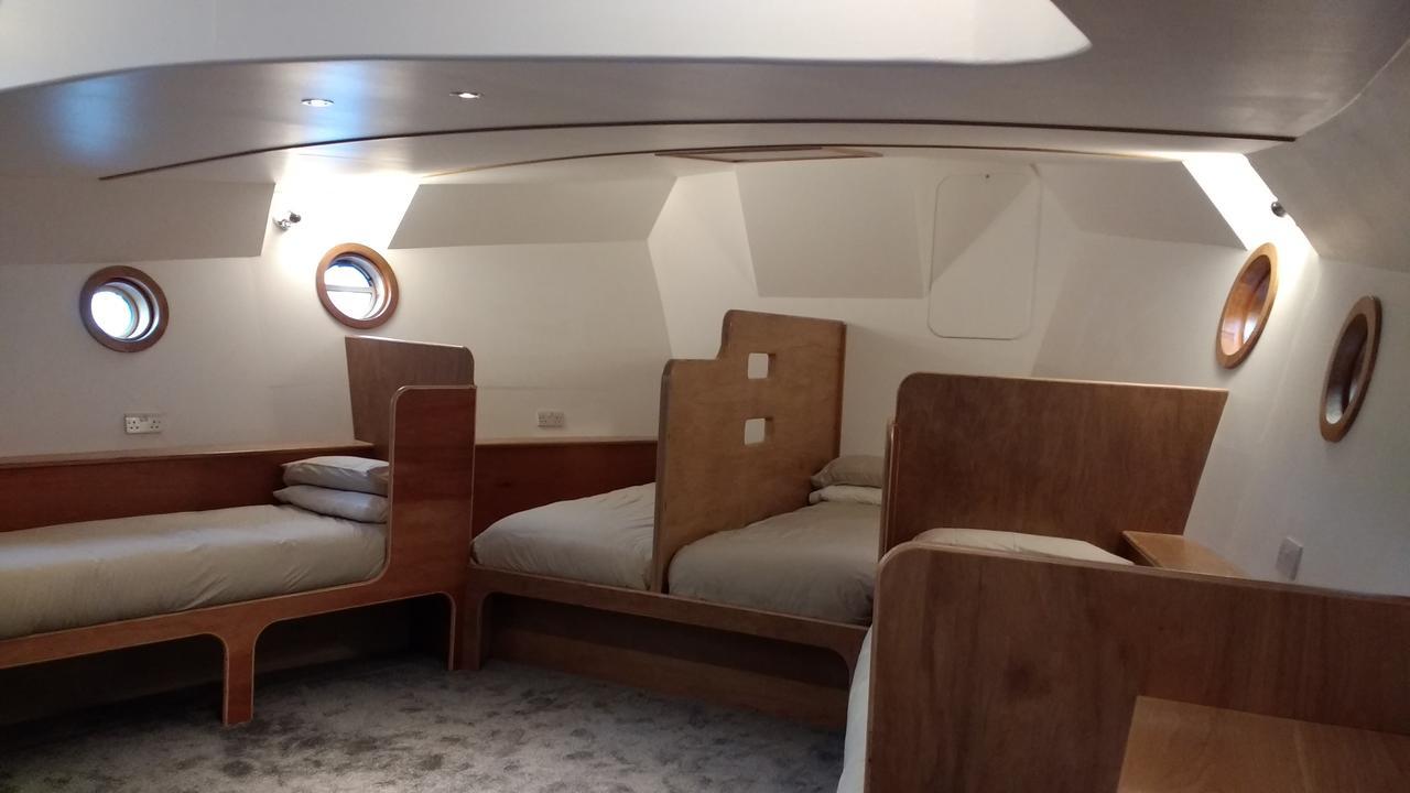 Kyle Blue - Bristol Harbour Luxury Hostel Boat Экстерьер фото