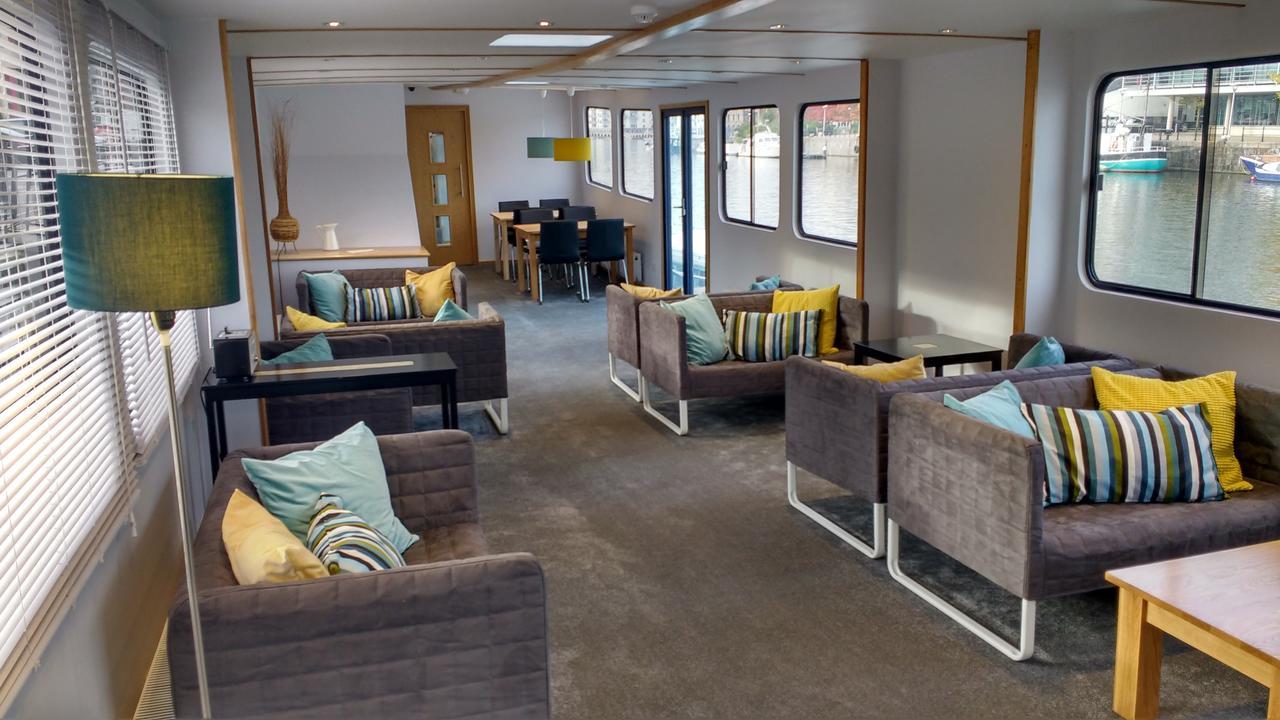 Kyle Blue - Bristol Harbour Luxury Hostel Boat Экстерьер фото