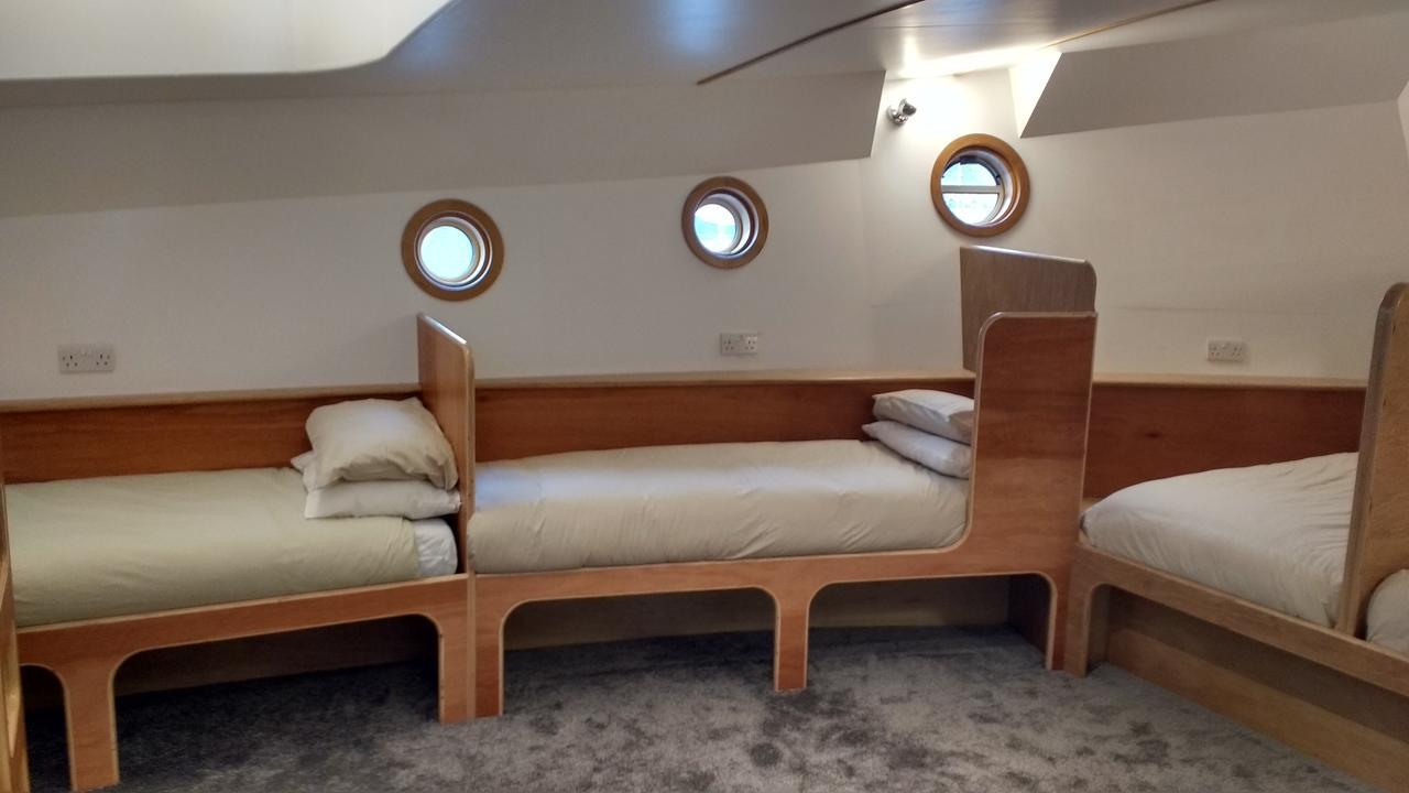 Kyle Blue - Bristol Harbour Luxury Hostel Boat Экстерьер фото