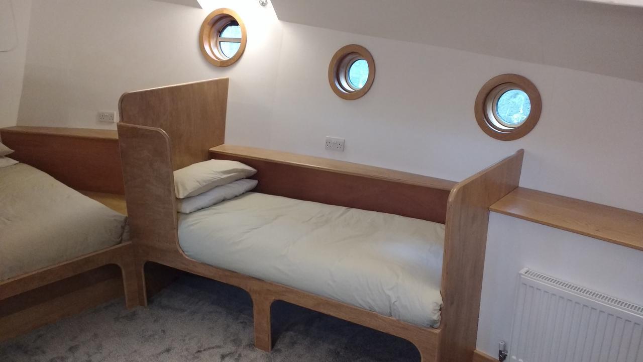 Kyle Blue - Bristol Harbour Luxury Hostel Boat Экстерьер фото