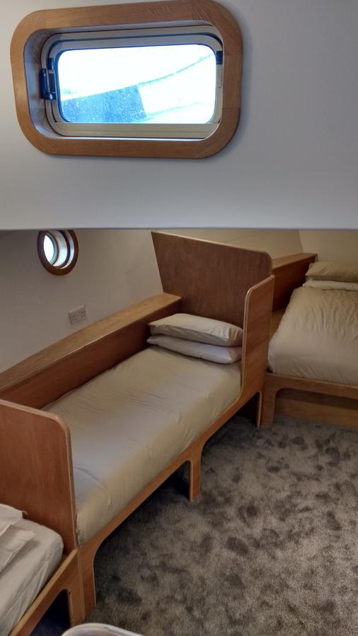 Kyle Blue - Bristol Harbour Luxury Hostel Boat Экстерьер фото