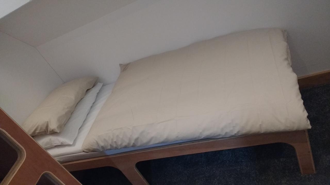 Kyle Blue - Bristol Harbour Luxury Hostel Boat Экстерьер фото