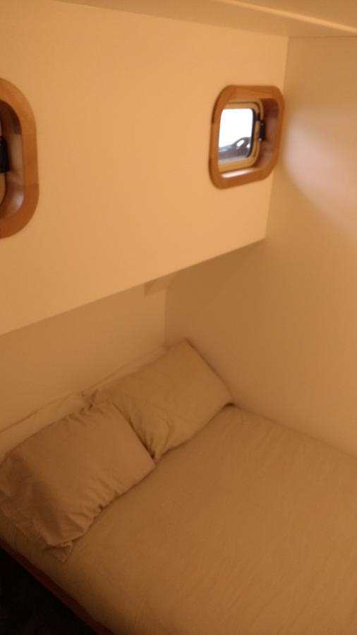 Kyle Blue - Bristol Harbour Luxury Hostel Boat Экстерьер фото