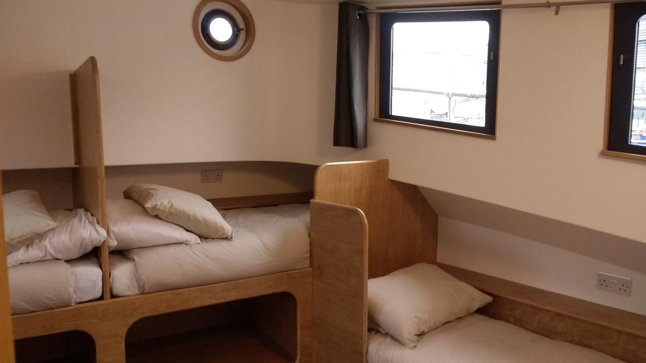 Kyle Blue - Bristol Harbour Luxury Hostel Boat Экстерьер фото