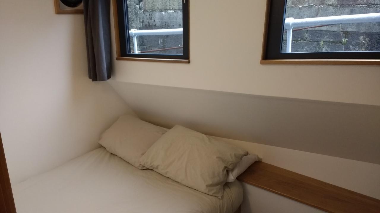Kyle Blue - Bristol Harbour Luxury Hostel Boat Экстерьер фото